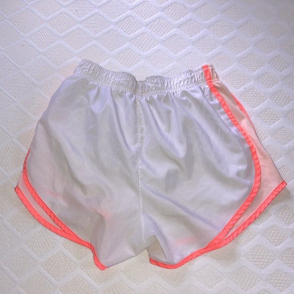 Small/Petite Nike women’s shorts - Picture 2 of 3